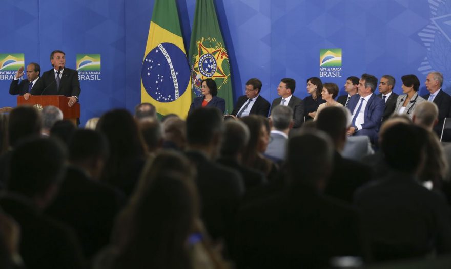 Após nove exonerações, novos ministros tomam posse no Palácio do Planalto