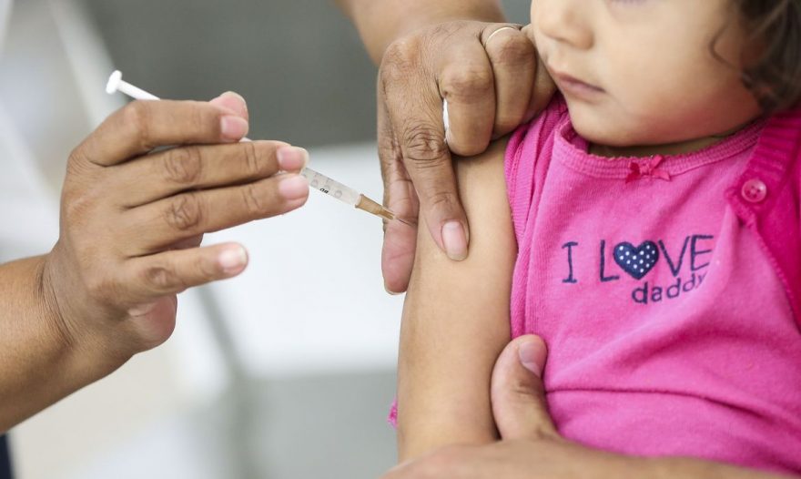 Campanhas nacionais de vacinação de crianças contra sarampo e influenza iniciam em abril