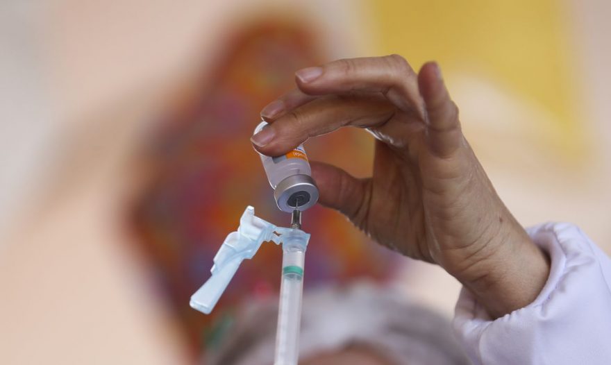 Fundação Municipal de Saúde realiza novas etapas de vacinação contra Covid-19 para adultos