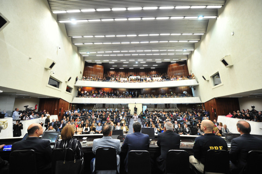 Sessão solene na Assembleia Legislativa do Paraná celebra o Dia do Trabalhador