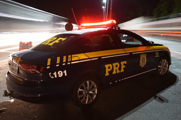 Após acidente, PRF apreende adolescente com mais de 300 kg de maconha no Paraná