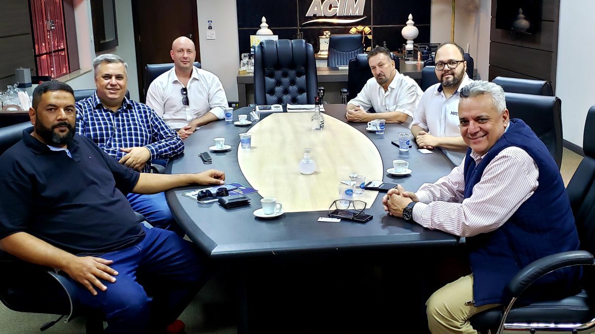 A empresários de Maringá, diretoria apresenta investimentos da Portos do Paraná