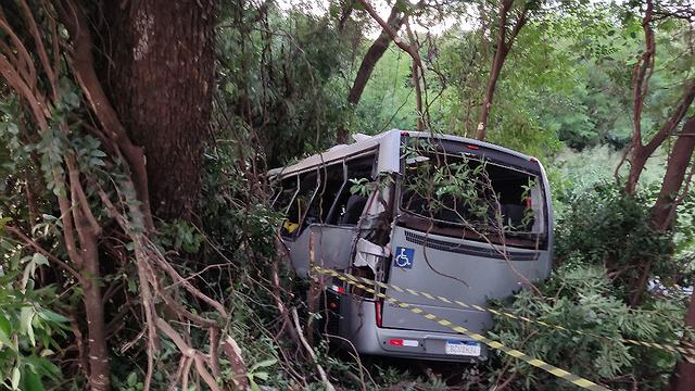 Acidente grave com ônibus mata sete e deixa 13 feridos no Paraná