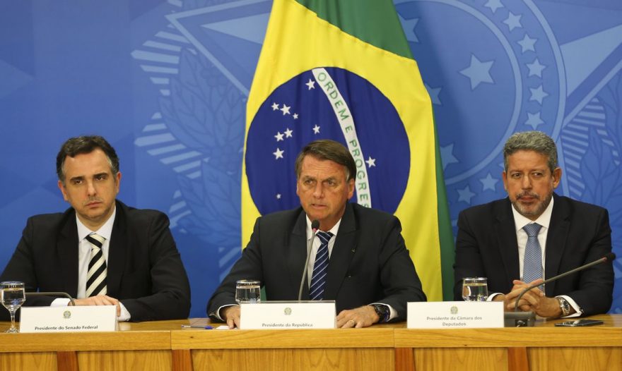 Bolsonaro propõe ressarcir estados em troca de ICMS zero