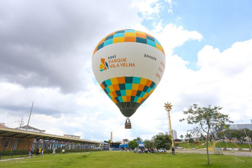 Parque Vila Velha promove voo de balão estacionário no Restaurante Madalosso, em Curitiba