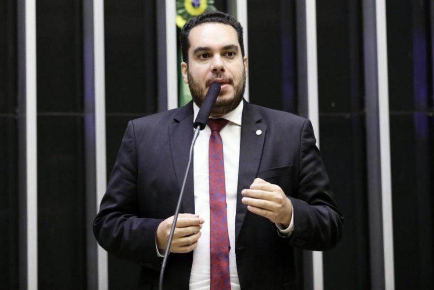 TRE/PR manda suspender pesquisa fraudulenta mostrando crescimento de Paulo Martins ao Senado