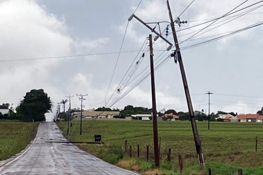 Temporal deixa cerca de 90 mil unidades consumidoras sem energia no Paraná