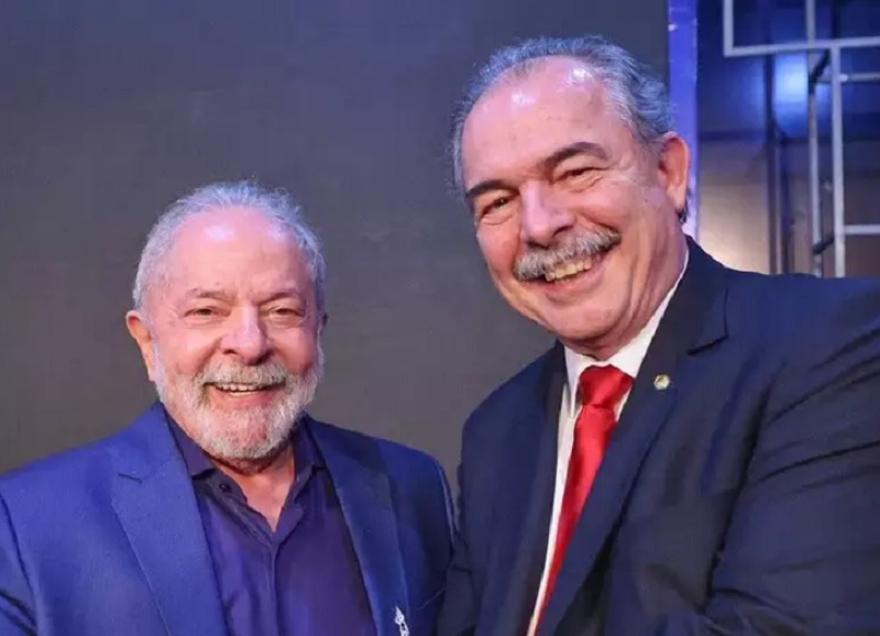 Lula confirma Aloizio Mercadante como presidente do BNDES