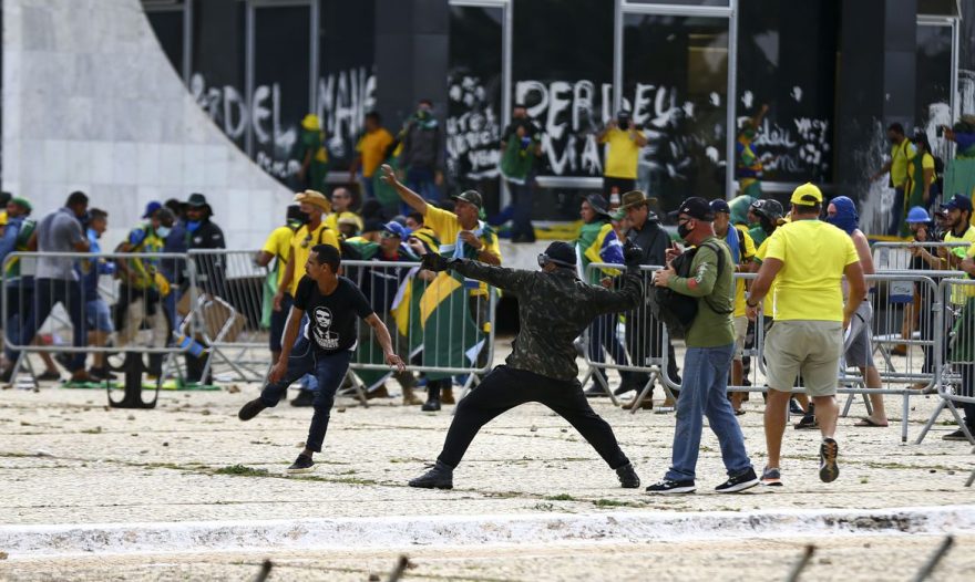 Envolvidos em atos golpistas em Brasília são alvo de operação da PF no Paraná