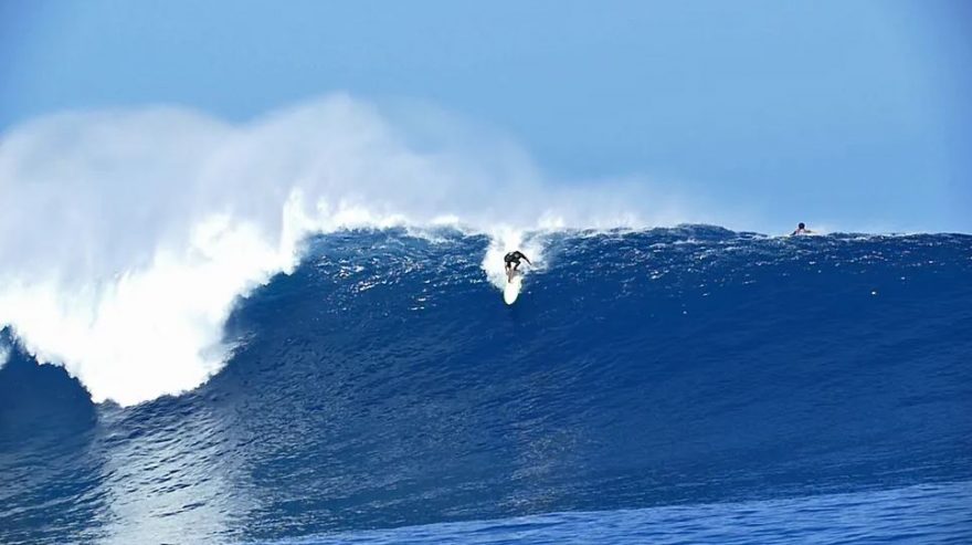 Surfista brasileiro de ondas gigantes morre após sofrer queda em Portugal
