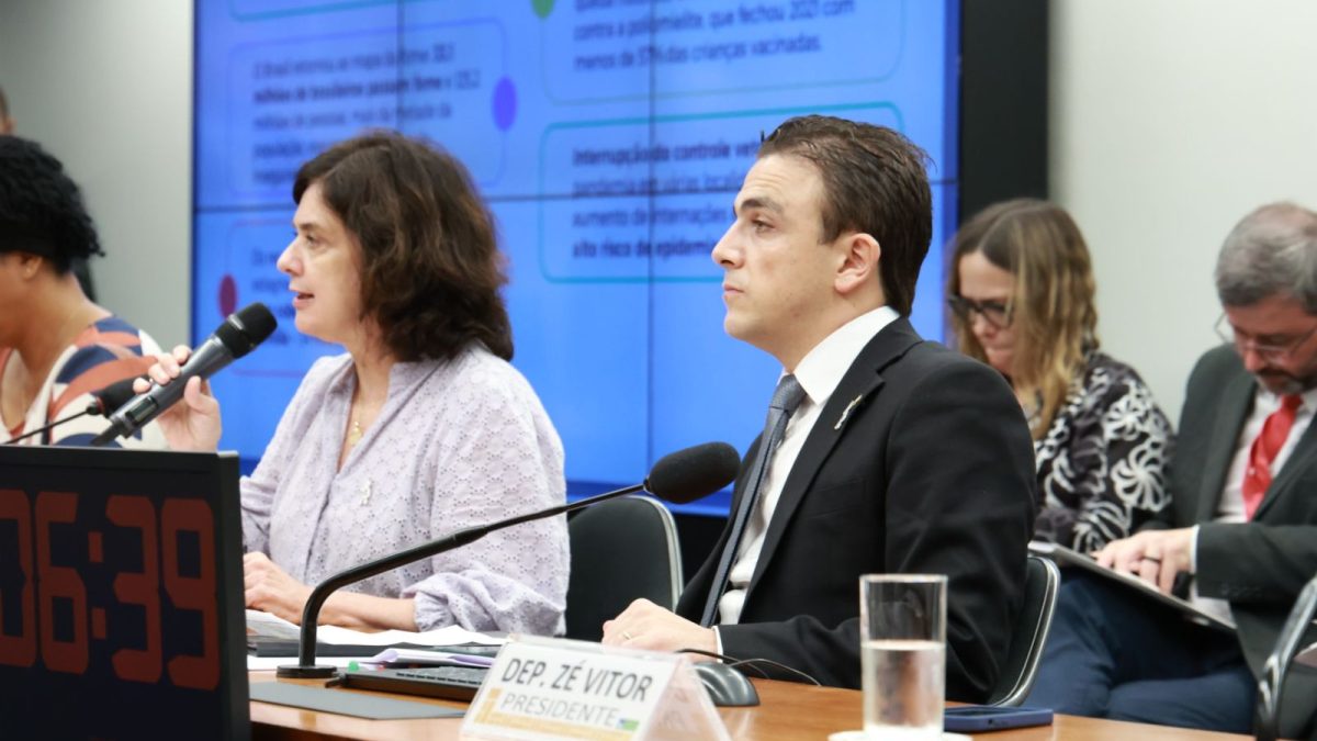 Aliel preside audiência pública com Ministra da Saúde em Brasília