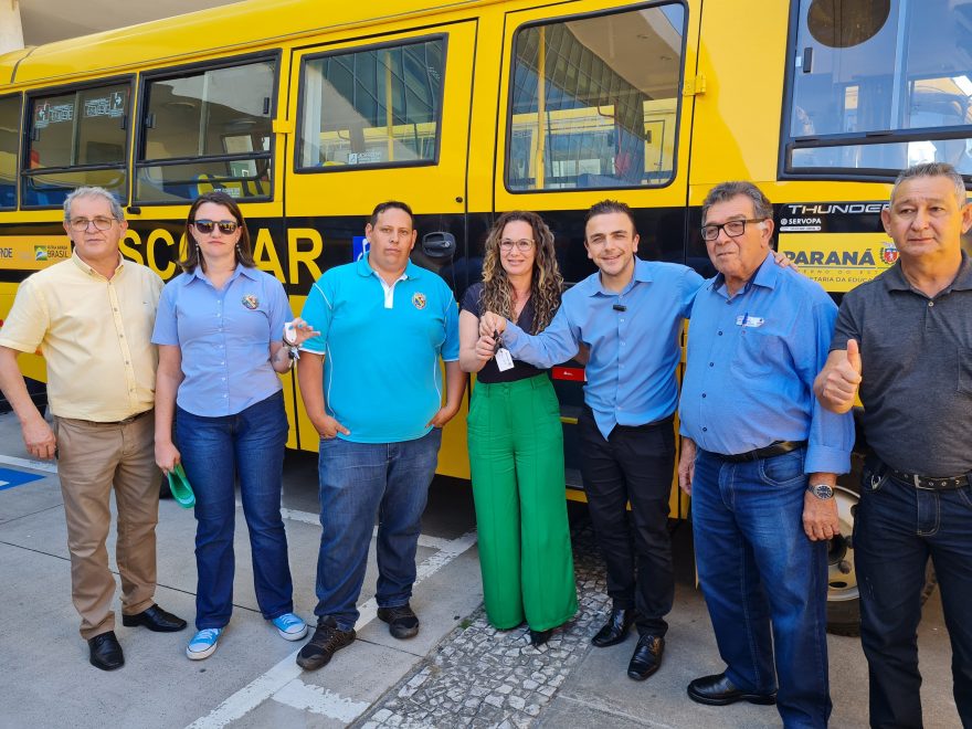 Aliel entrega novos ônibus escolares conquistados pelo mandato