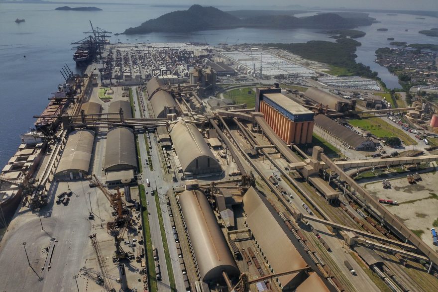 Vazamento de produto químico na área portuária deixa Paranaguá em alerta
