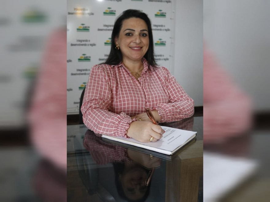 Prefeita Elisângela Pedroso encabeça chapa única à diretoria da AMCG