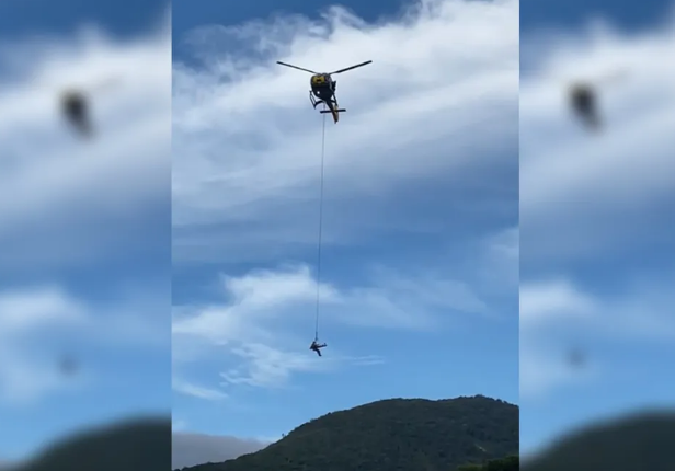 Mulher é resgatada de helicóptero após fraturar a perna em trilha no PR