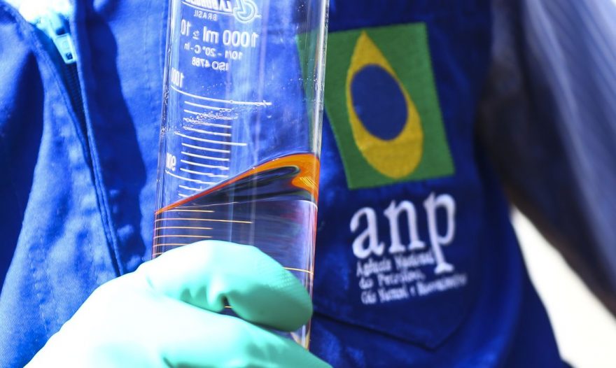 Produção brasileira de petróleo aumenta 4% em 2022, diz ANP