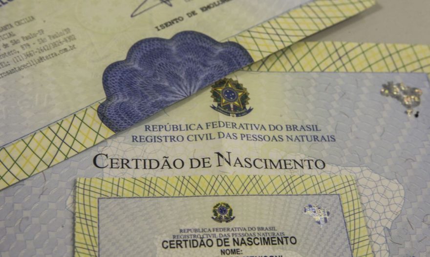 Cartórios do Paraná registram quase mil mudanças de nome no primeiro ano da nova lei
