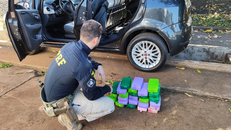 PRF localiza 28 kg de cocaína escondidos em tanque de combustível no PR