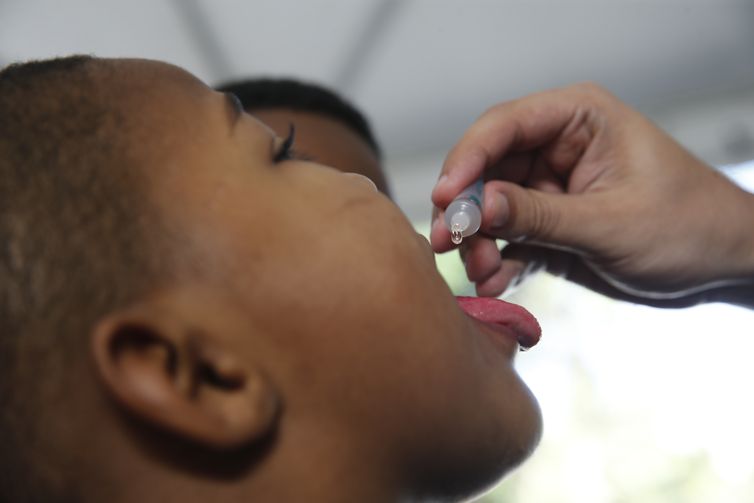 Fim da gotinha: Saiba o que muda na vacina contra a pólio